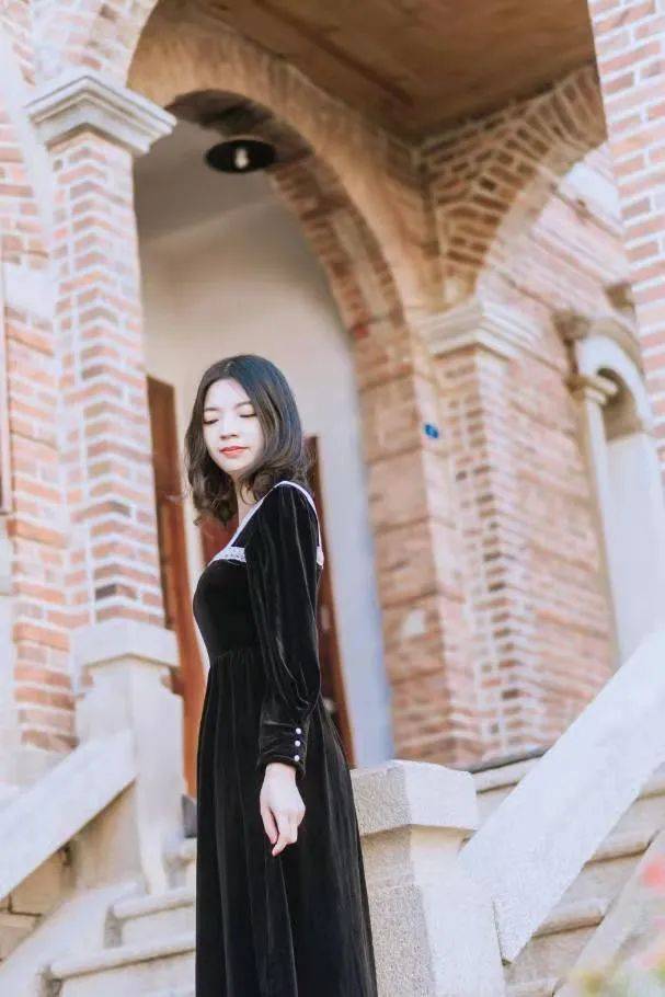 「藤爱一生厦门只身」1995年 爱笑的银行小姐姐~【火狐电竞官网】(图3) 
「藤爱一生厦门只身」1995年 爱笑的银行小姐姐~【火狐电竞官网】(图3)