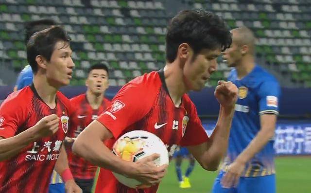 外媒看中超:让足球变得漂亮 恐怖又不幸的乌龙球是完美广告|火狐电竞官方网站(图5) 
外媒看中超:让足球变得漂亮 恐怖又不幸的乌龙球是完美广告|火狐电竞官方网站(图5)